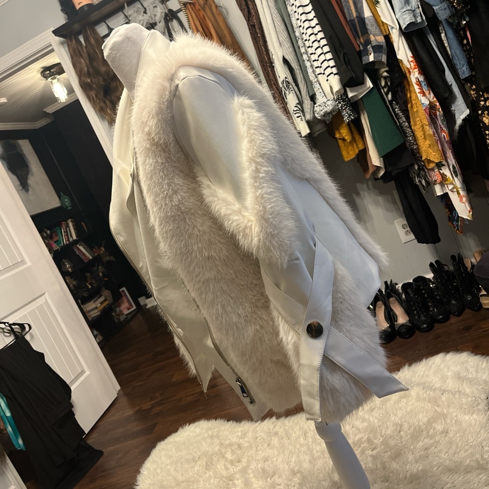 White leather and faux fur jacket - Picture 3 of 4